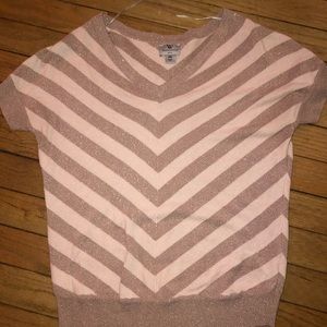 Women’s medium short sleeved pretty top